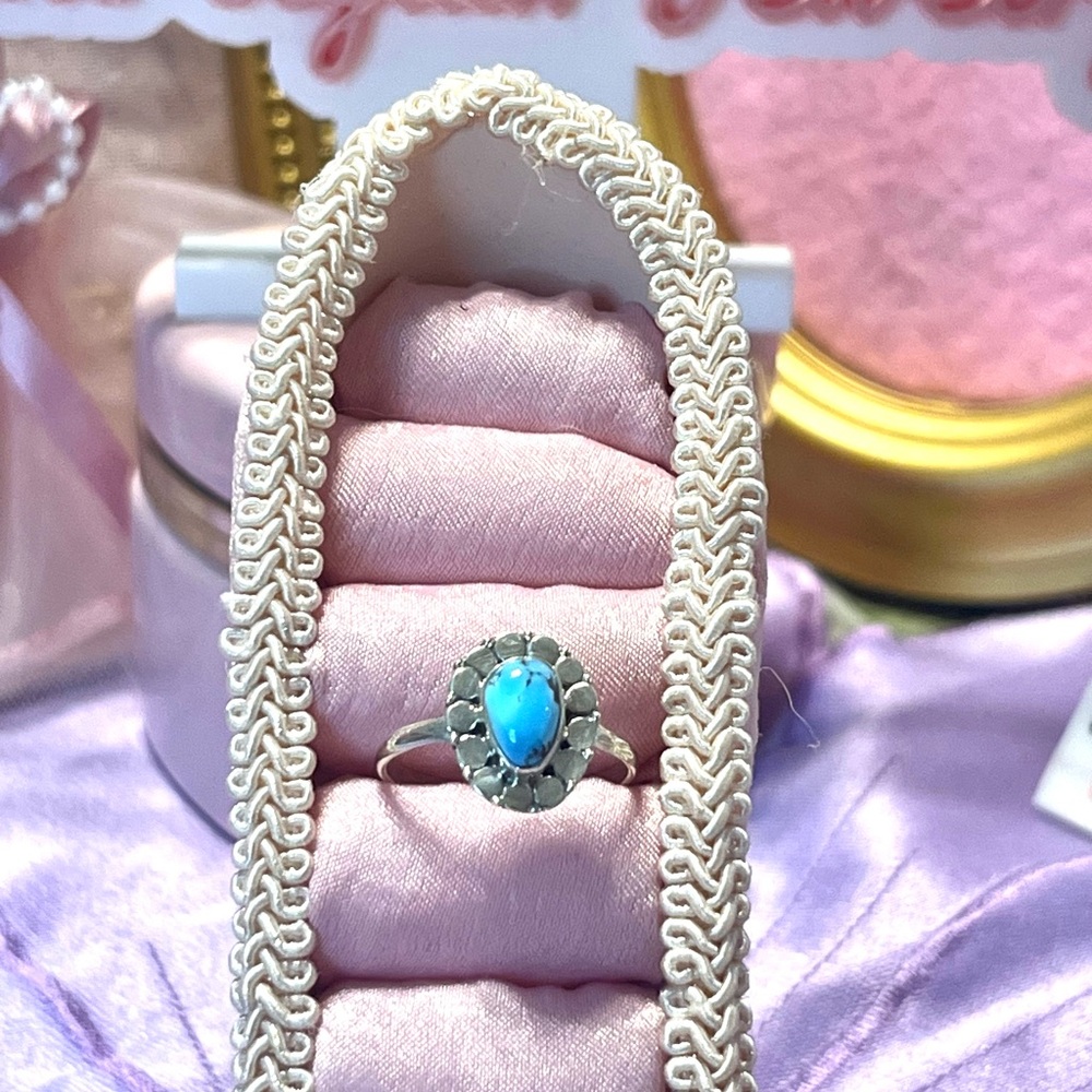 Vintage sterling genuine turquoise Ring size 8